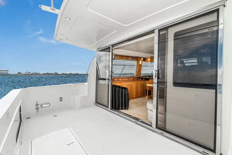 Slide: The Image of 2006 Navigator 5100 yacht with open deck and interior view, overlooking the ocean. - 14