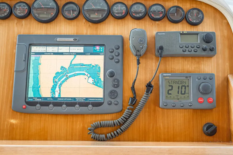 Slide: The Image of Boat navigation dashboard with GPS, radio, and control panel on a 2006 Navigator 5100. - 32