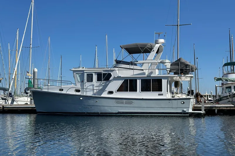 Slide: The Image of 2024 Helmsman 38E - Exterior - 1