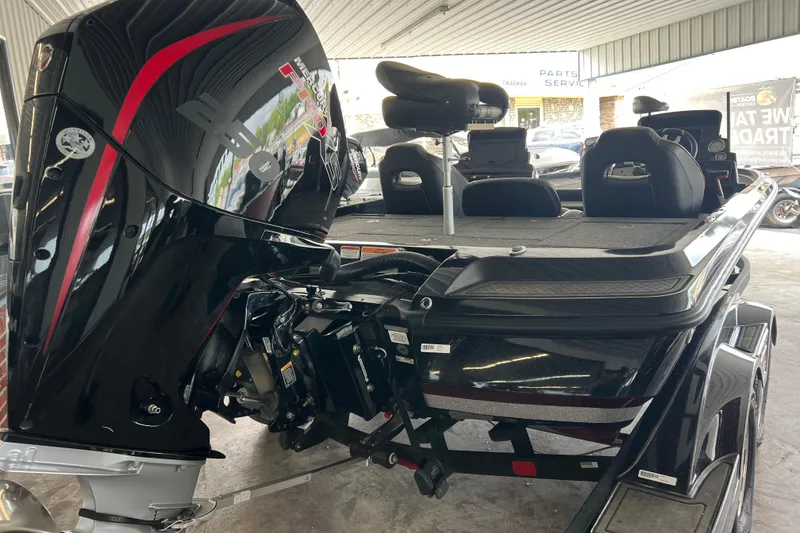 Slide: The Image of 2024 Nitro Z21 XL Pro boat with powerful outboard motor in showroom. - 7