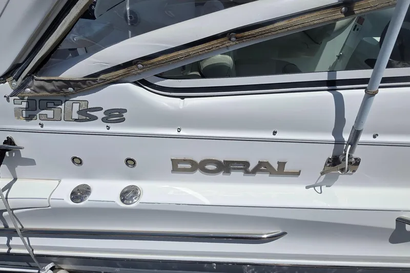 Slide: The Image of 2001 Doral 250se boat side view with logo and model name visible. - 17