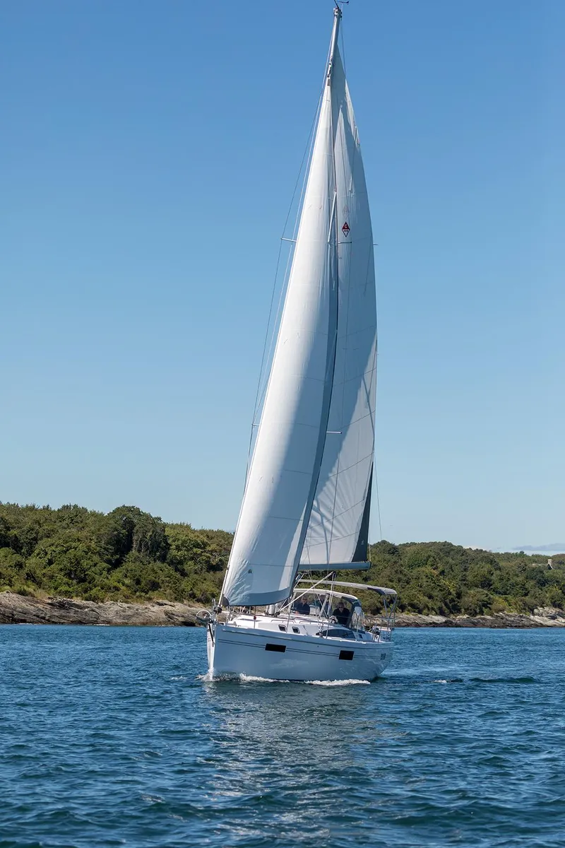 Slide: The Image of 2025 Catalina 426 - Sailing - 6