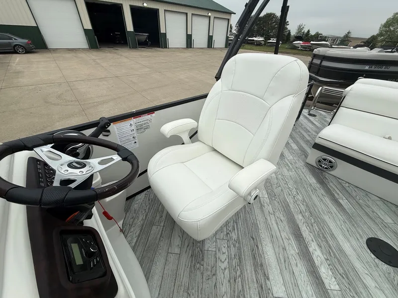 Slide: The Image of Interior of a 2017 South Bay 500 Series pontoon boat. - 10