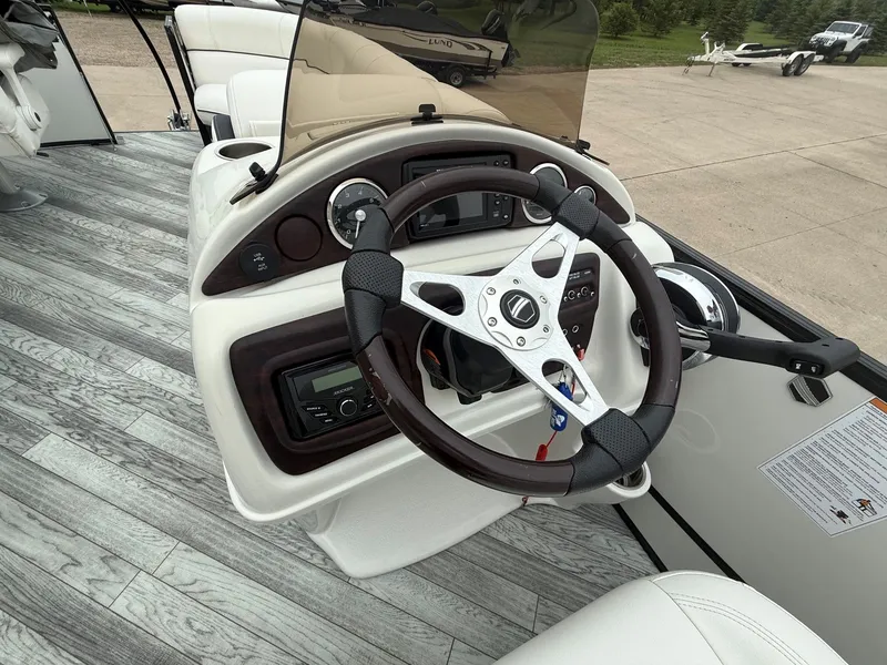 Slide: The Image of 2017 South Bay 500 Series boat steering console. - 11