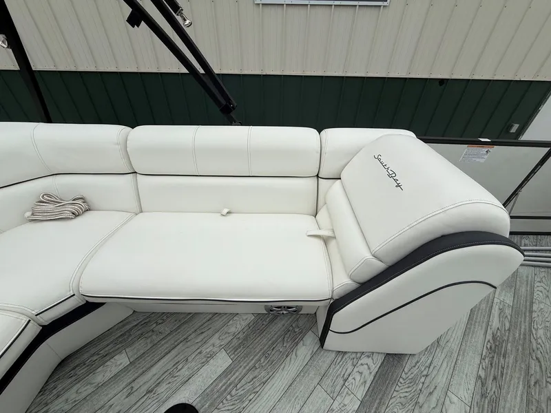 Slide: The Image of White leather seating on a 2017 South Bay 500 Series boat. - 17