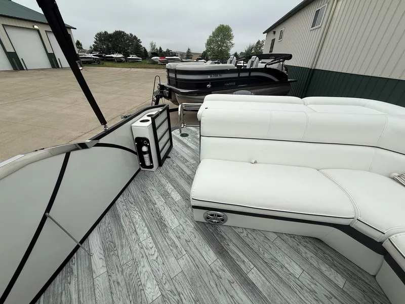 Slide: The Image of Interior of a 2017 South Bay 500 Series pontoon boat. - 19
