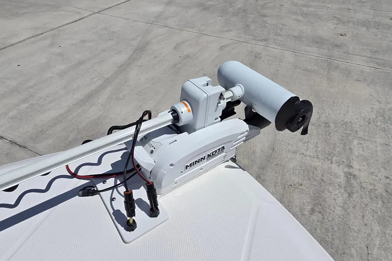 Slide: The Image of Minn Kota trolling motor on 2024 Robalo 246 Cayman boat, mounted on concrete surface. - 11