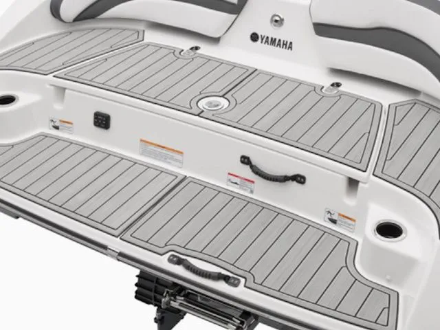 Slide: The Image of Yamaha 195S 2025 - 25