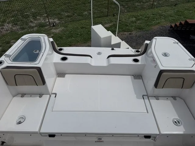 Slide: The Image of Yamaha 255 FSH Sport E 2025 - 10
