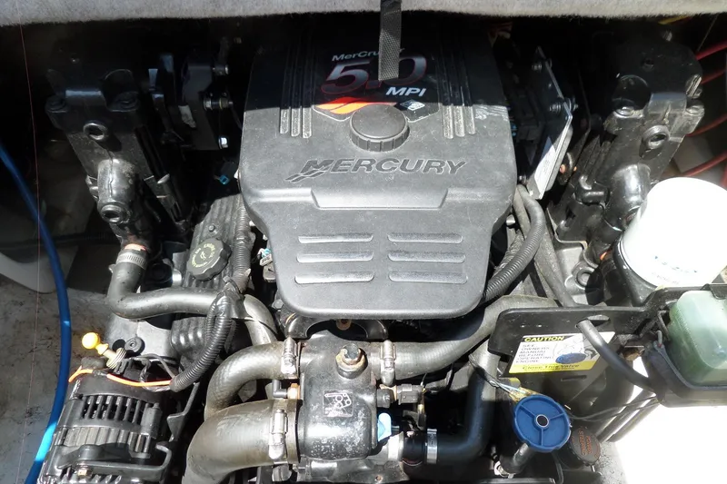 Slide: The Image of Engine of 2003 Maxum 2400 SC boat with Mercury 5.0 MPI. - 32