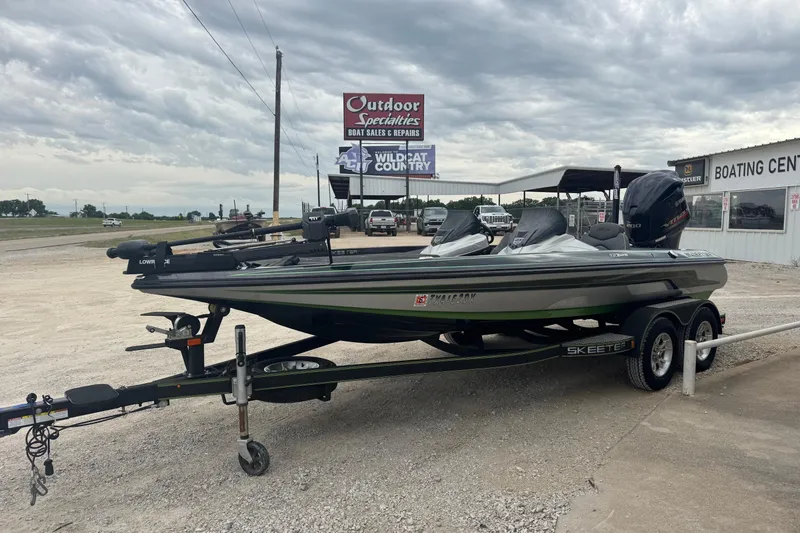 Slide: The Image of 2018 Skeeter ZX200 boat on trailer at outdoor sales center. - 7
