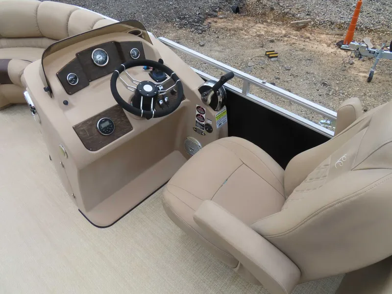 Slide: The Image of Interior of a 2016 Cypress Cay SeaBreeze 210 pontoon boat. - 17
