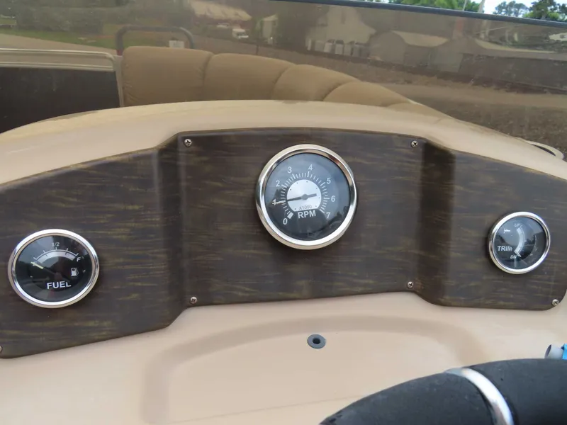 Slide: The Image of Dashboard of a 2016 Cypress Cay SeaBreeze 210 pontoon boat. - 18