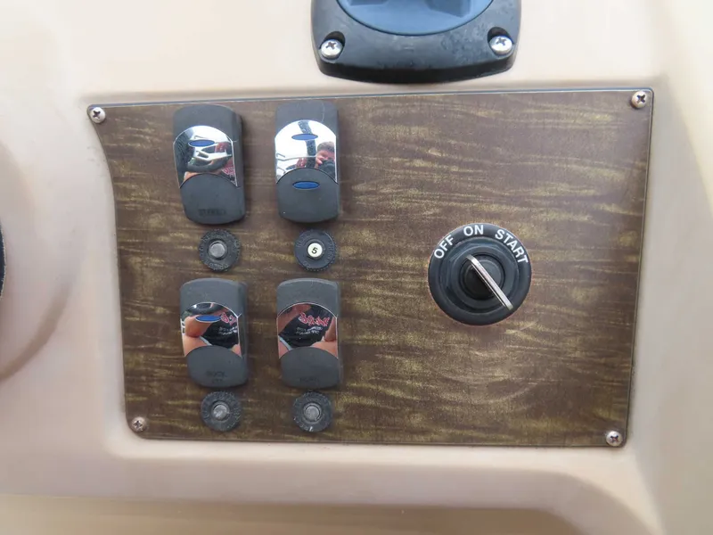 Slide: The Image of Dashboard of a 2016 Cypress Cay SeaBreeze 210 pontoon boat. - 20