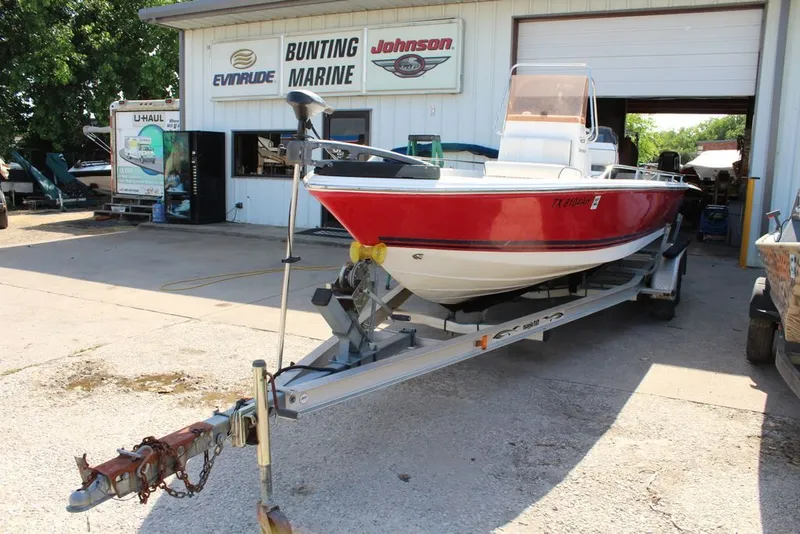 The Image of 2006 Clearwater 21CC boat on trailer at Bunting Marine. - 0