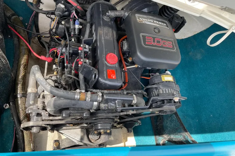 Slide: The Image of Engine compartment of a 1995 Glastron SSV 175 with Volvo Penta 3.0GS engine. - 13