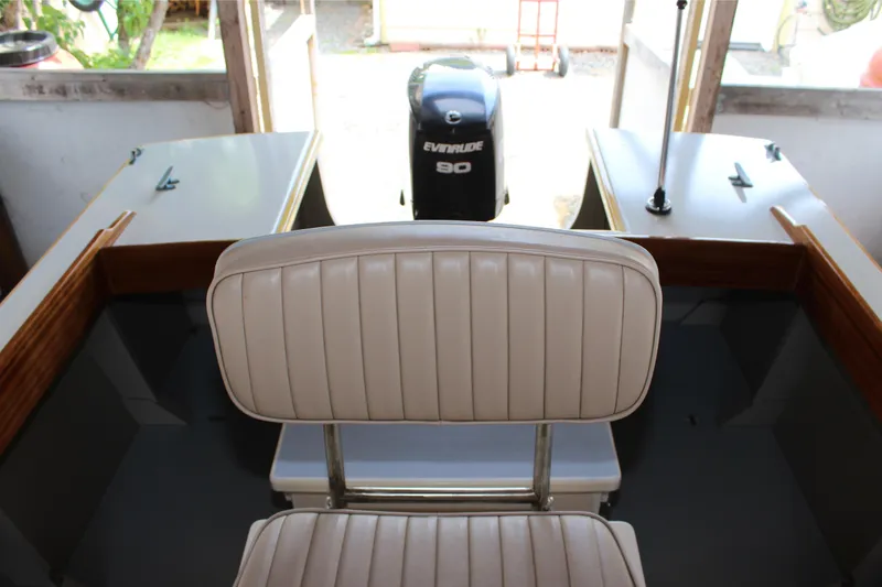 Slide: The Image of Interior of 2015 Custom Stambaugh Redwing 18' boat with Evinrude 90 engine. - 28