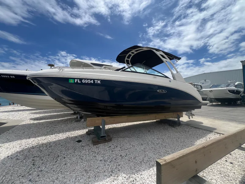 Slide: The Image of Sea Ray SDX 250 Outboard 2023 - 1