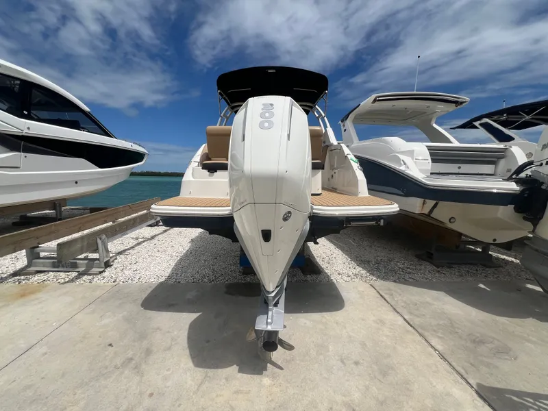 Slide: The Image of Sea Ray SDX 250 Outboard 2023 - 20