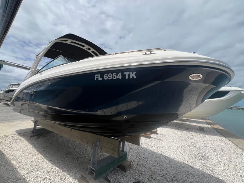 Slide: The Image of Sea Ray SDX 250 Outboard 2023 - 3