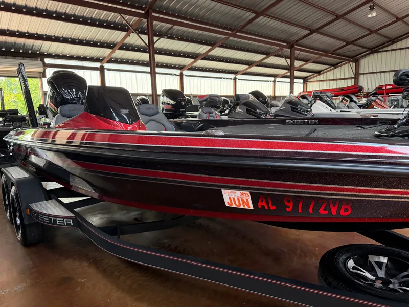 The Image of 2017 Skeeter ZX225 boat in a storage facility. - 1