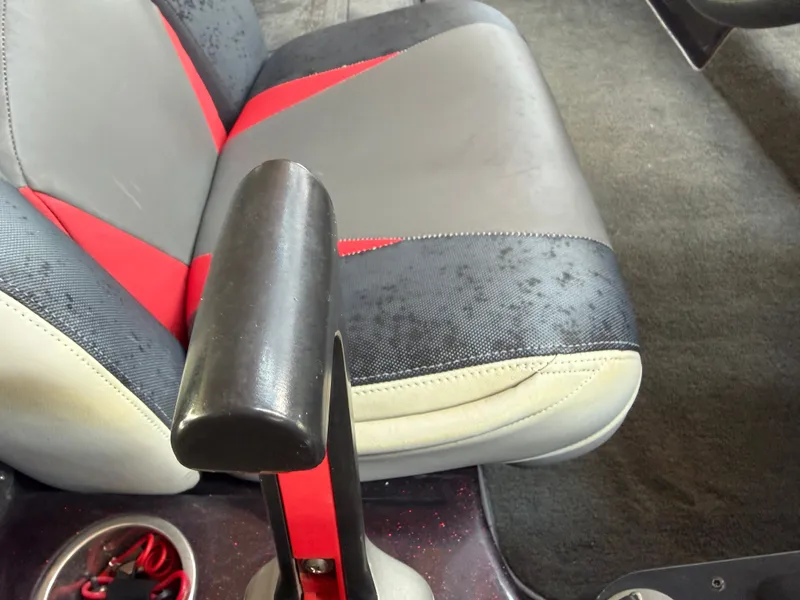 Slide: The Image of Close-up of a 2017 Skeeter ZX225 boat seat. - 17