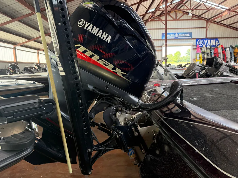 Slide: The Image of 2017 Skeeter ZX225 boat with Yamaha outboard motor. - 19