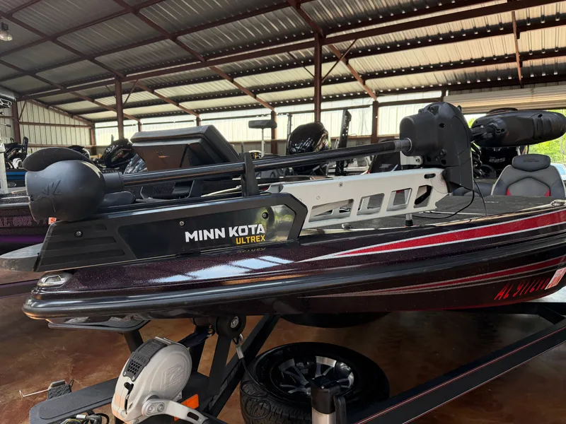 Slide: The Image of 2017 Skeeter ZX225 boat with Minn Kota Ultrex motor. - 8