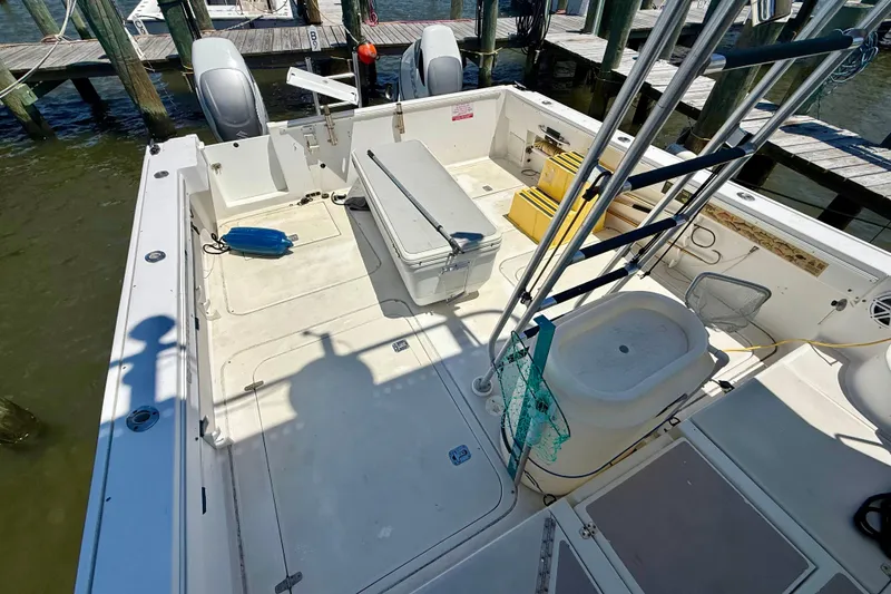 Slide: The Image of Open deck of a 2000 BAJA CRUISER King Cat 340 boat at a dock. - 14