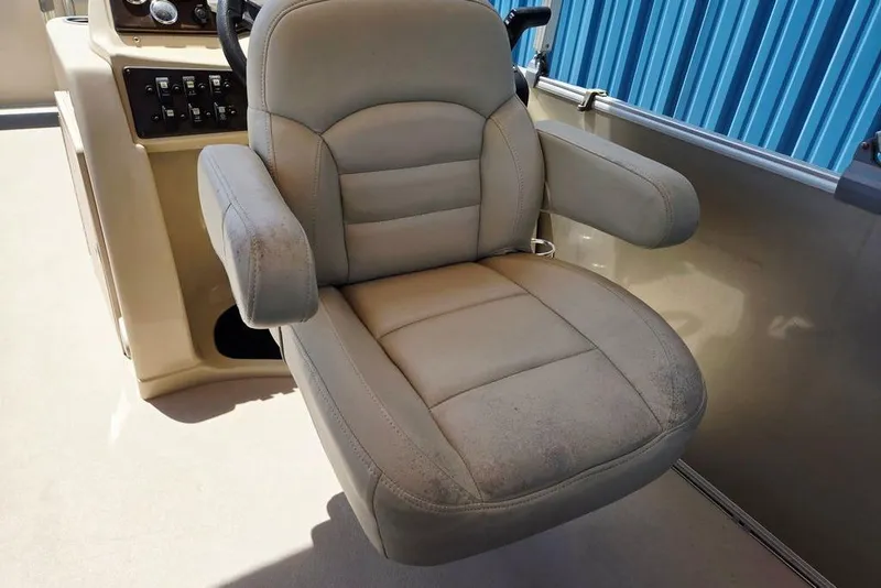 Slide: The Image of Captain's chair on 2019 Starcraft EX 20 C boat, beige upholstery, near control panel. - 35