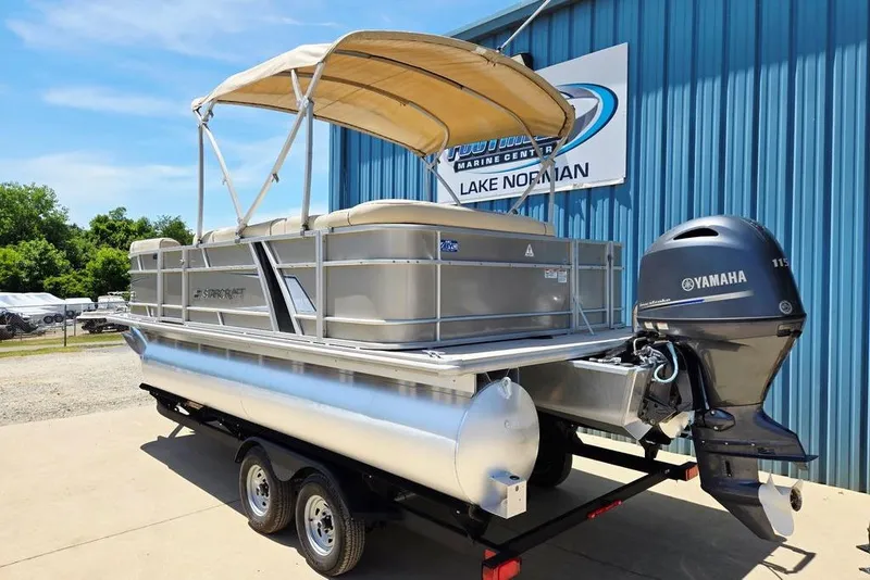 Slide: The Image of 2019 Starcraft EX 20 C pontoon boat with Yamaha motor at Lake Norman dealership. - 4
