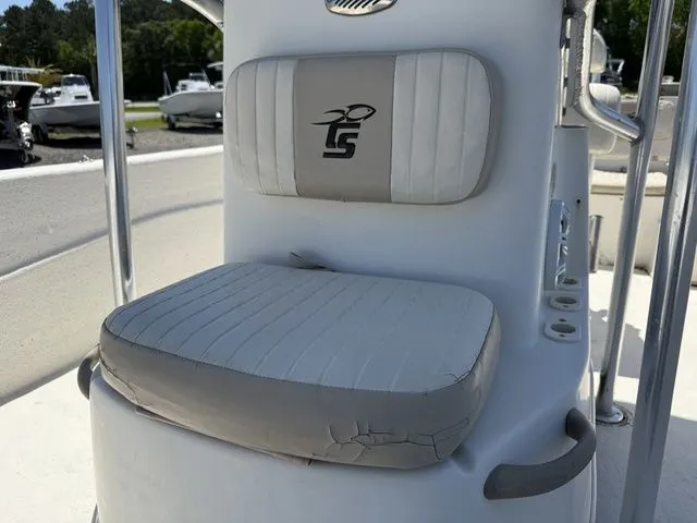 Slide: The Image of Seat on a 2015 Carolina Skiff DLV 218 boat. - 10