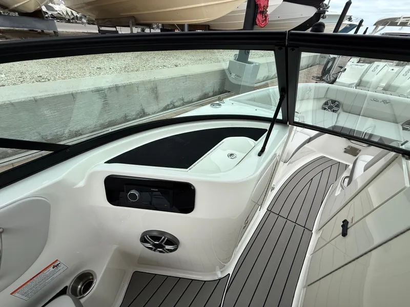 Slide: The Image of Sea Ray SDX 230 Outboard 2026 - 15