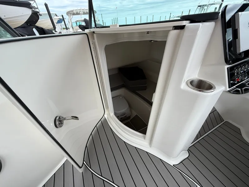 Slide: The Image of Sea Ray SDX 230 Outboard 2026 - 18