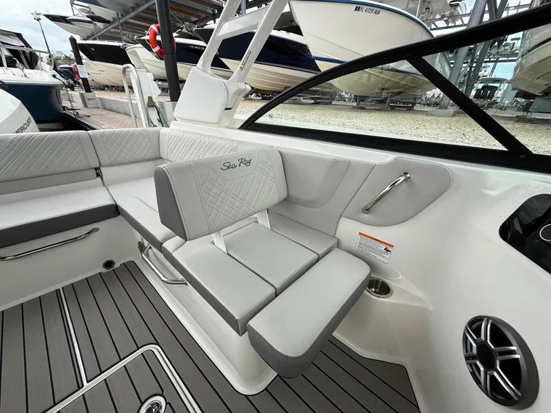 Slide: The Image of Sea Ray SDX 230 Outboard 2026 - 20