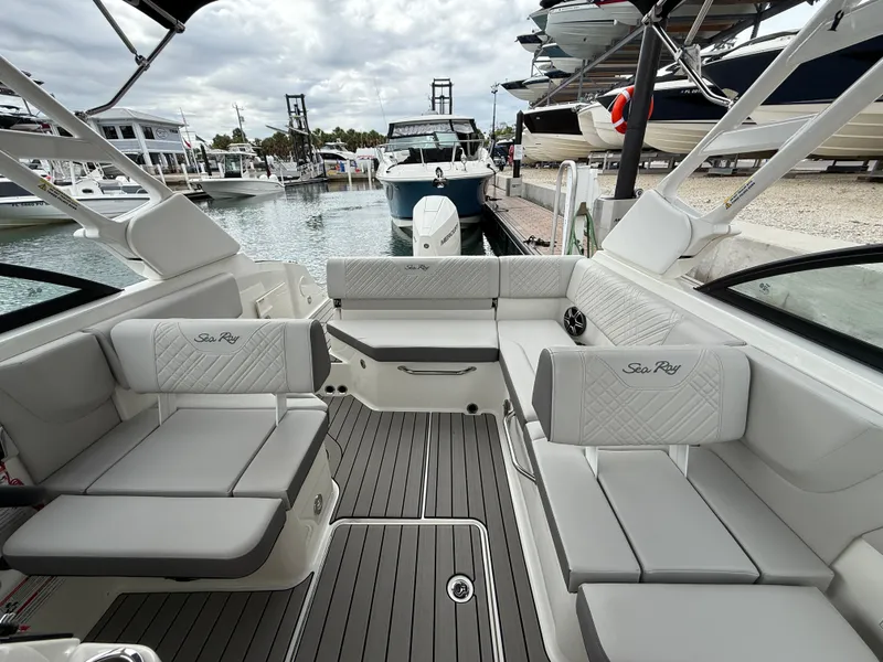 Slide: The Image of Sea Ray SDX 230 Outboard 2026 - 22