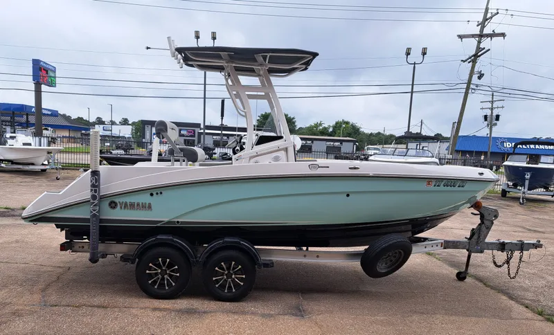 Slide: The Image of 2020 Yamaha Boats 210 FSH Sport on trailer outdoors. - 6