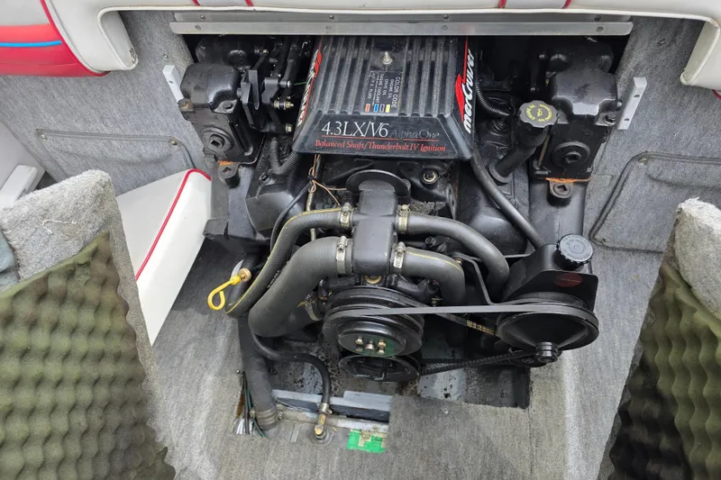 Slide: The Image of 1993 Sea Ray 200 boat engine, 4.3L V6 MerCruiser. - 13