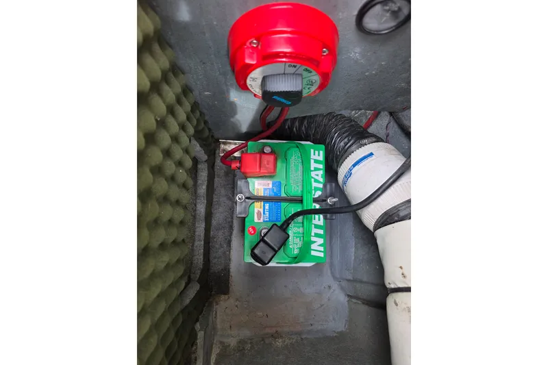 Slide: The Image of Battery compartment of a 1993 Searay 200 boat with Interstate battery and red power switch. - 15