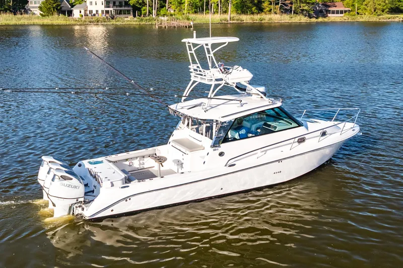 The Image of 2011 Everglades 350EX boat on calm water. - 0