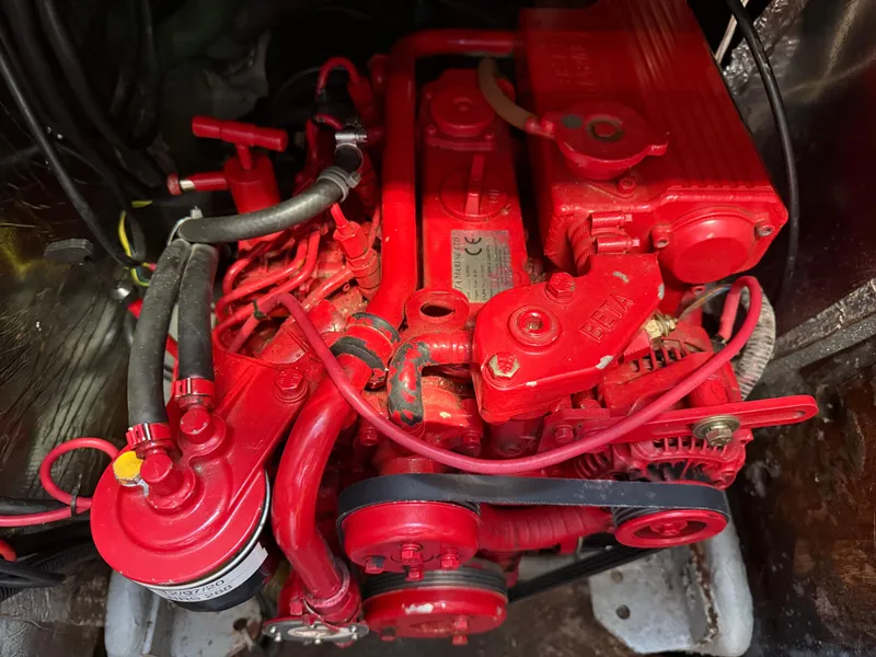 Slide: The Image of Red Rival 32 engine from 1980 with hoses and belts. - 26