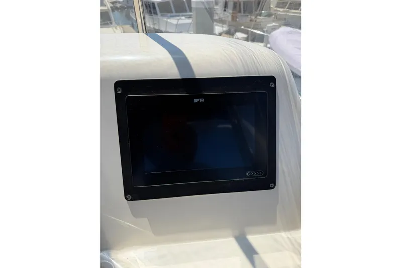 Slide: The Image of Dashboard screen on a 2007 Silverton 33 Convertible boat. - 15