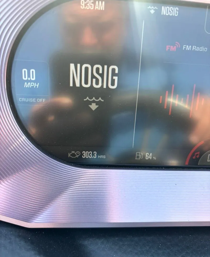 Slide: The Image of MasterCraft XT23 2022 boat display showing 303.3 hours. - 12
