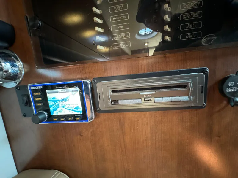 Slide: The Image of Crownline Boats 350 SY 2018 - 60