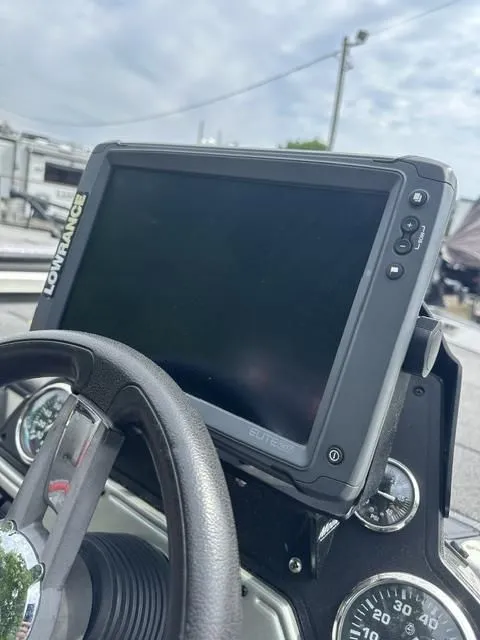 Slide: The Image of Lowrance Elite-Ti screen on Ranger Tournament RT198P boat, 2018 model. - 14
