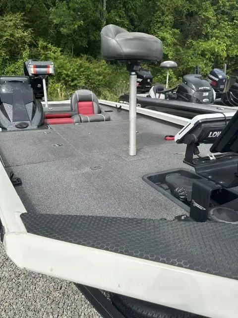 Slide: The Image of 2018 Ranger Tournament RT198P boat with gray deck and seat. - 5