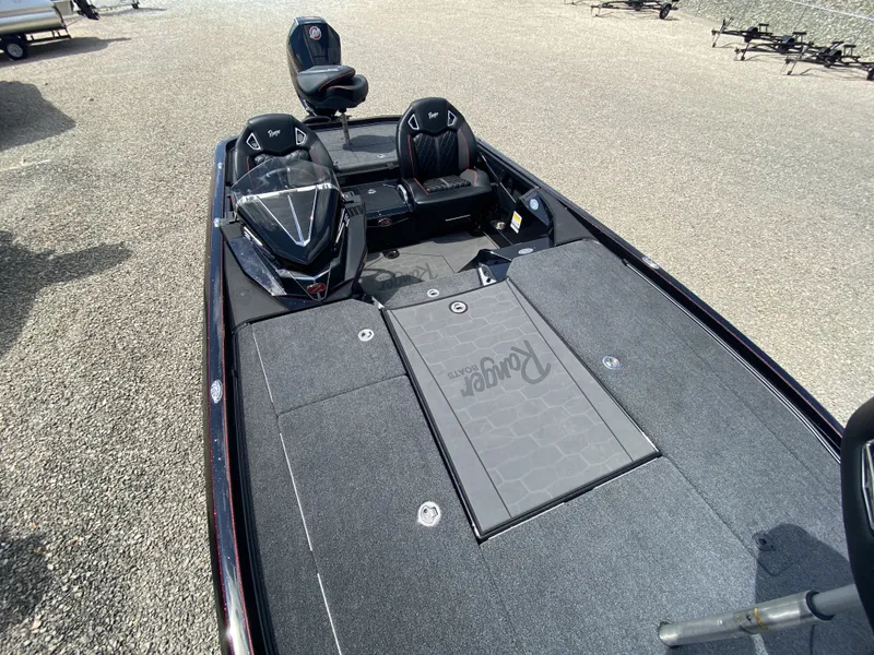 Slide: The Image of 2026 Ranger Z Comanche Z521R boat with spacious deck and seating. - 15