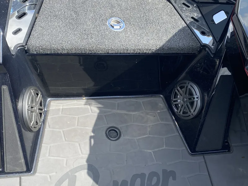 Slide: The Image of 2026 Ranger Z Comanche Z521R boat deck with speakers. - 19