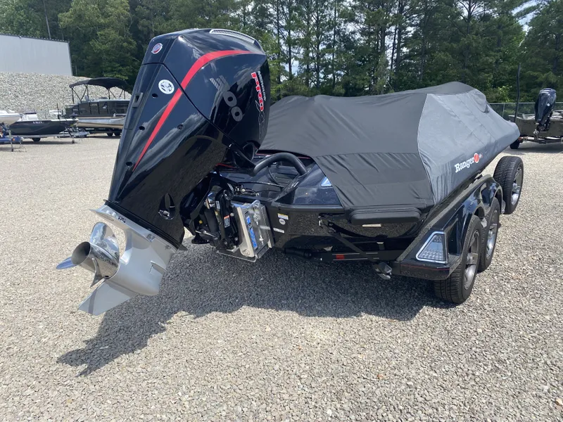 Slide: The Image of 2026 Ranger Z Comanche Z521R boat with cover and outboard motor. - 9