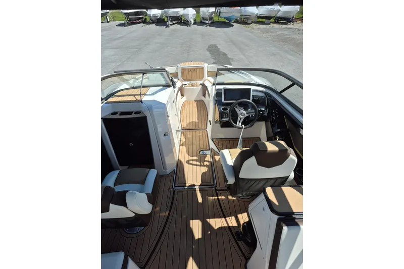 Slide: The Image of Interior view of 2021 Yamaha Boats 252SE, featuring sleek design and modern controls. - 7